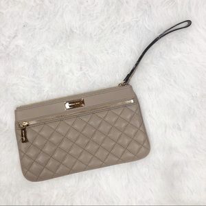 🎁Michael Kors Sophie Taupe Quilted Wristlet